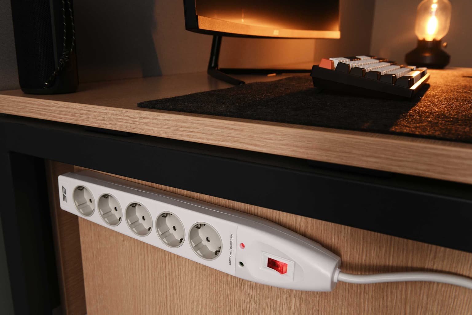 2E Power strip with surge protector 5xType F, 3x1.5mm2, 16A, 2m, white - 3
