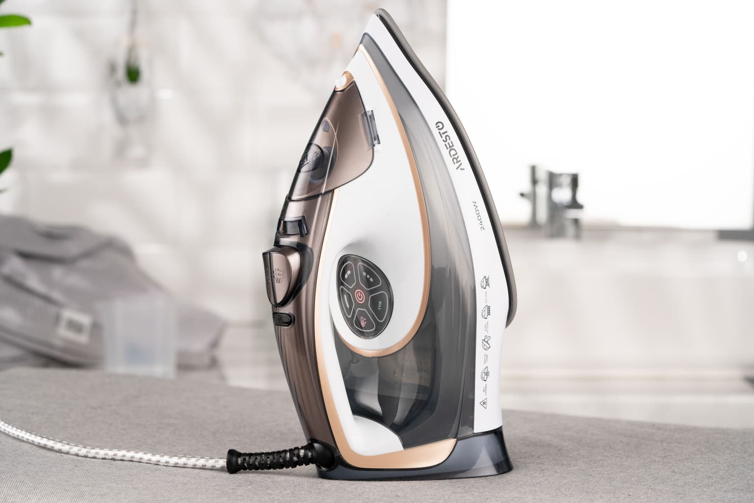 Ardesto iron IR-B2245-E, 2400W, 400ml, steam boost, electric management, ceramic soleplate, white-grey - 4