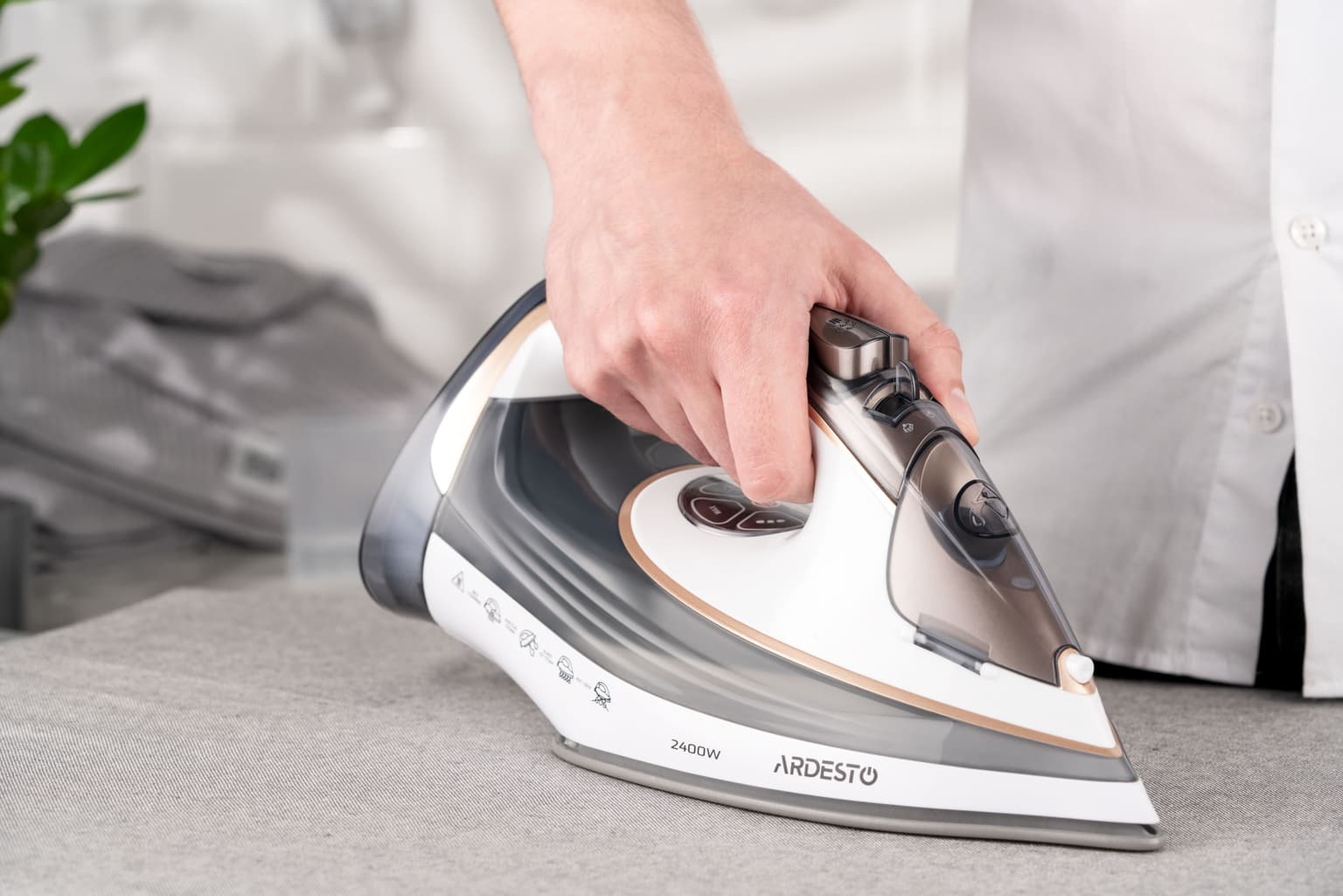 Ardesto iron IR-B2245-E, 2400W, 400ml, steam boost, electric management, ceramic soleplate, white-grey - 6