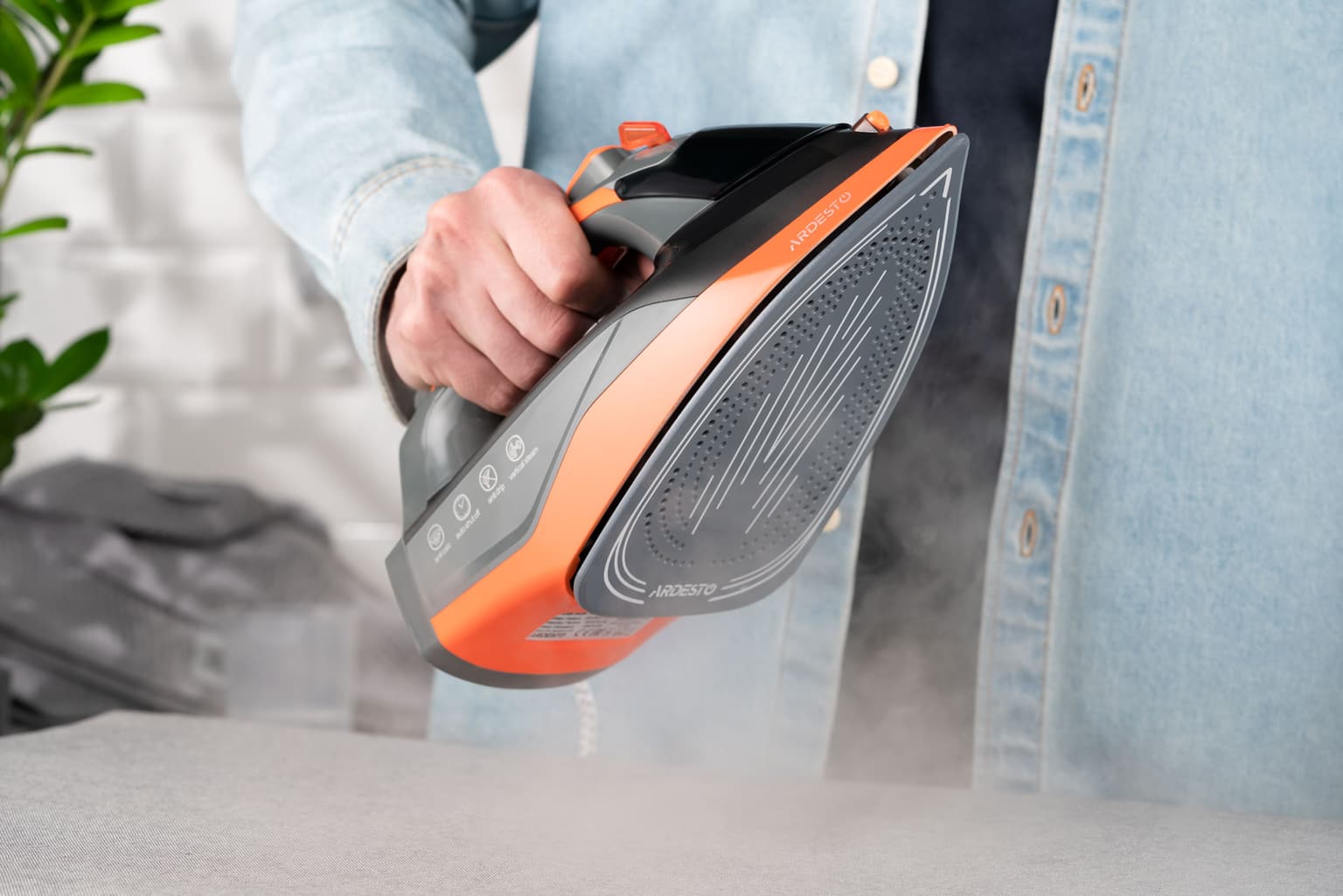 Ardesto Iron IR-C2233-GR, 2200W, 340ml, steam boost, ceramic soleplate, black-orange - 3