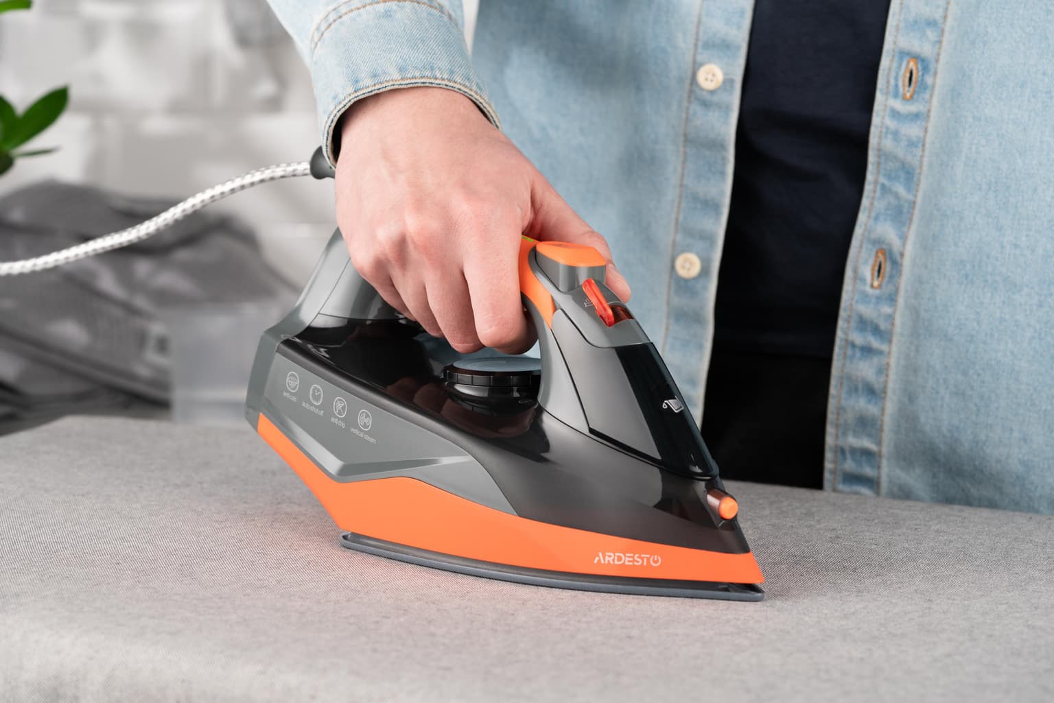 Ardesto Iron IR-C2233-GR, 2200W, 340ml, steam boost, ceramic soleplate, black-orange - 4