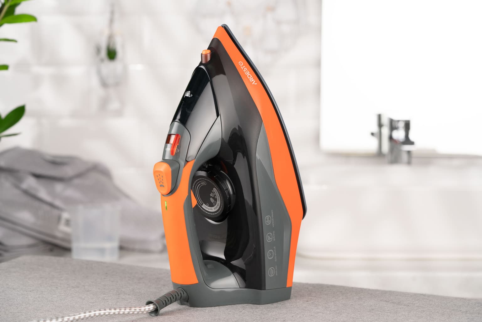 Ardesto Iron IR-C2233-GR, 2200W, 340ml, steam boost, ceramic soleplate, black-orange - 5