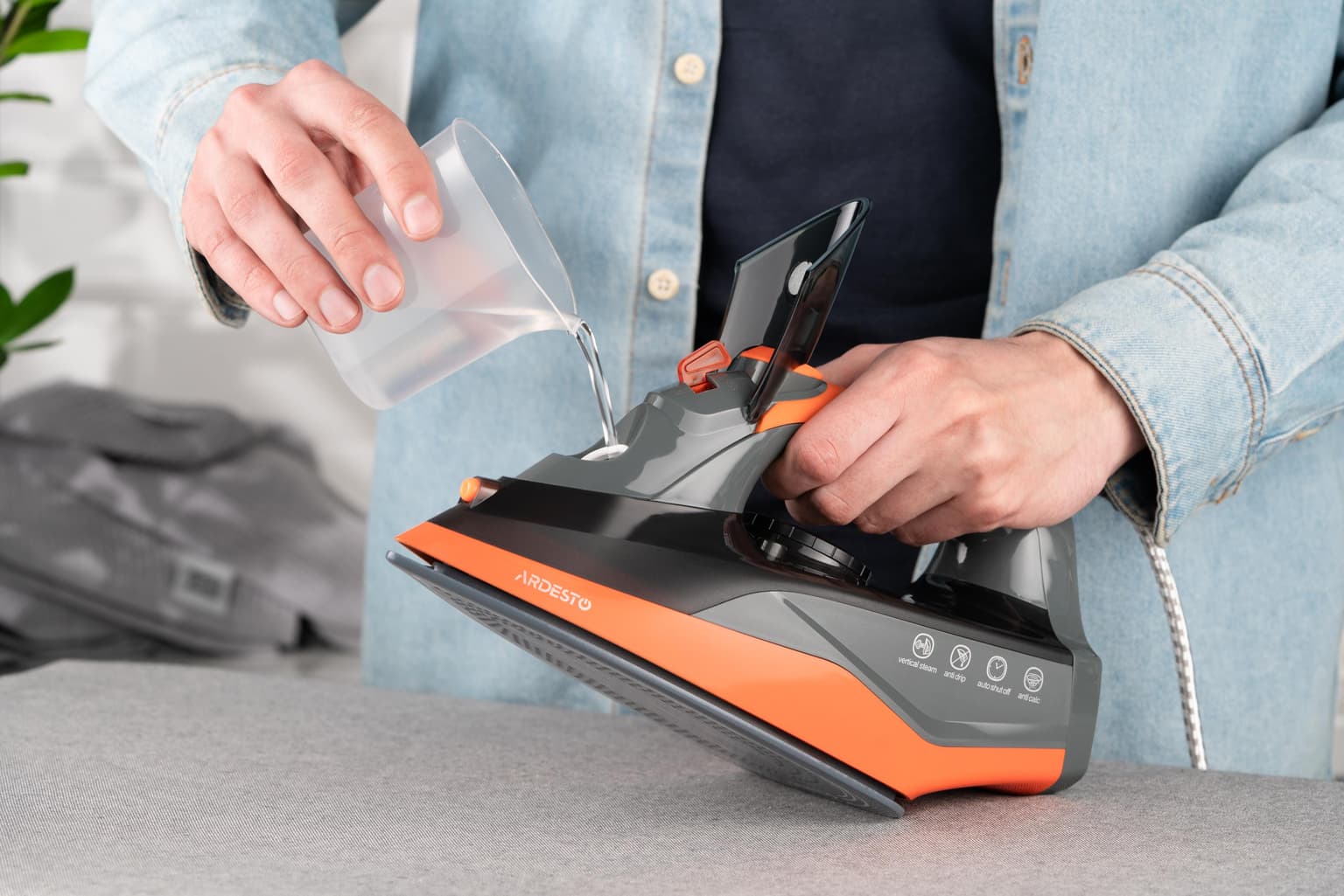 Ardesto Iron IR-C2233-GR, 2200W, 340ml, steam boost, ceramic soleplate, black-orange - 6